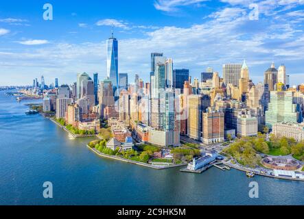 Luftaufnahme der Skyline von Lower Manhattan entlang des New York Harbour und des Hudson River vom Liberty State Park in Jersey City, New Jersey Stockfoto