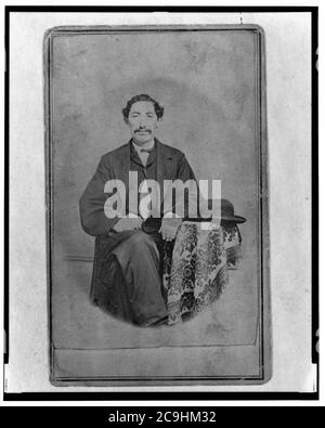 Jakob Labinsky, Union private in der 32Nd Indiana Regiment, in voller Länge Porträt, sitzen, nach vorne Stockfoto