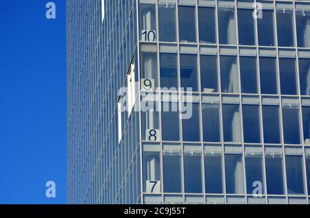 Turin, Piemont/Italien- 03/19/2019- der Bau des Hochhauses der Region Piemont, entworfen vom Architekten Fuksas, im Lingotto Nizza Millefo Stockfoto