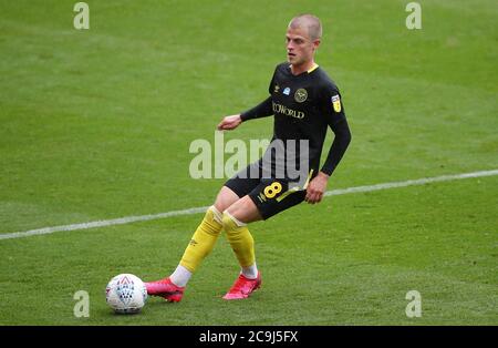 Brentfords Mathias Jensen beim Sky Bet Championship-Spiel im bet365 Stadium, Stoke. Stockfoto