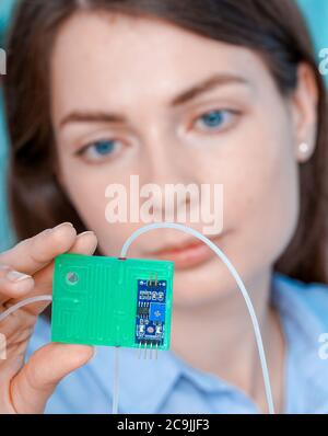 Forscher mit Labor auf einem Chip. Stockfoto