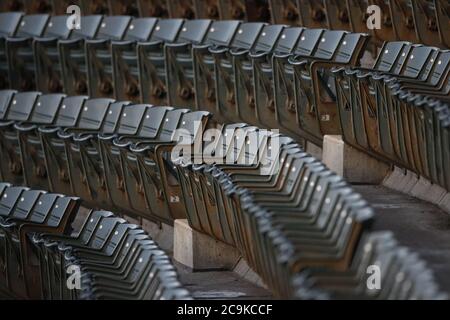 Chicago, Usa. Juli 2020. Leere Sitze sind in der zweiten Inning eines Baseballspiels zwischen den Chicago Cubs und Pittsburgh Pirates im Wrigley Field am Freitag, 31. Juli 2020 in Chicago gesehen. Foto von Kamil Krzaczynski/UPI Credit: UPI/Alamy Live News Stockfoto