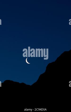 Halbmond über Canyon Ridge, Thirtymile Creek Area, John Day Wild und Scenic River, Prineville District Bureau of Land Management, Oregon Stockfoto