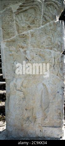 Stela 3 zeigt Chaan Muan II mit einem Gefangenen, an den Ruinen der Maya-Stadt Bonampak in Chiapas, Mexiko. Stockfoto