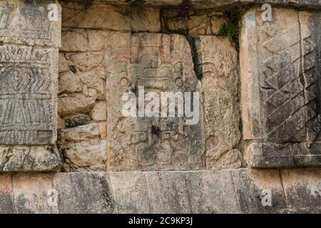 Die Venusplattform auf dem Hauptplatz der Ruinen der großen Maya-Stadt Chichen Itza, Yucatan, Mexiko. Es wurde wahrscheinlich für rituelle Purpo verwendet Stockfoto