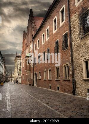 Polen, Krakau - 28. September 2019: Jagiellonska Straße mit Eingang zum Collegium Maius, Jagiellonian Universität. Stockfoto