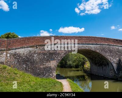 Bridge 73 Shepards Bridge, On the Kennet and Avon Canal, Kintbury, Berkshire, England, UK, GB. Stockfoto