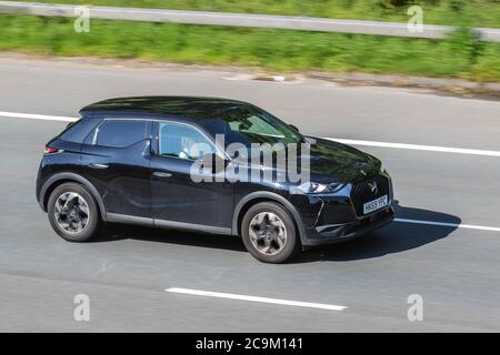 2019 Black DS DS3 C-Back Prestige Ptech; Fahrzeuge, die Fahrzeuge auf britischen Straßen fahren, Motoren, die auf dem Autobahnnetz der M6 fahren. Stockfoto