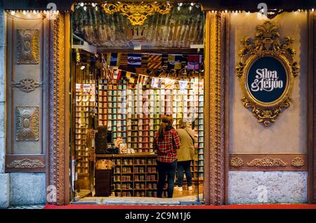 LISSABON, PORTUGAL - 2. FEBRUAR 2019: Old Silva und Feijoo Shop in Lissabon Innenstadt, portugal, sehr berühmte traditionelle portugiesische Gastronomie-Shop selli Stockfoto