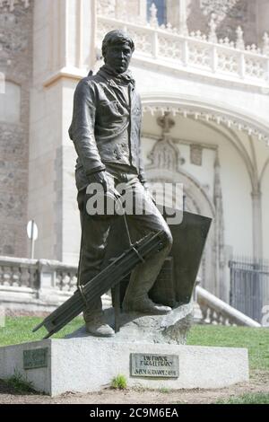 HERNANDEZ, JULIO LOPEZ. ESCULTOR ESPAÑOL. MADRID 1930. ' UN PINTOR PARA EL PRADO ', AÑO 1991. ESCULTURA UBICADA JUNTO AL MUSEO DEL PRADO . MADRID. Stockfoto