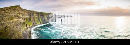 Cliffs of Moher Panorama in Irland Meer, Ozean, Küste, Atlantik, Felsen, Landschaft, Natur Stockfoto