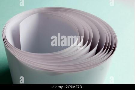 Makrofoto des Papierlaufs Stockfoto