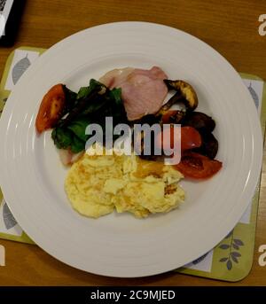 englisches Frühstück gemischter Grill in canterbury East kent uk juli 2020 Stockfoto