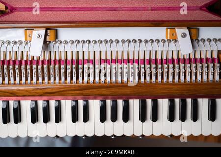 Draufsicht auf Harmonium klassisches indisches Musikinstrument. Stockfoto