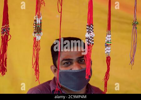 1. august 2020, madhyapradesch sarni Stadtmarkt.das Festival gefeiert in Indien ist als Rakshabandhan bekannt, dieses Mal wurden die Masken auch von den s verwendet Stockfoto