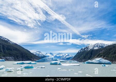 Gletschersee mit kleinen Eisbergen schwimmend, Laguna San Rafael Nationalpark, Aysen Region, Patagonien, Chile Stockfoto