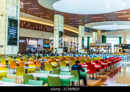 DOHA, KATAR - 25. FEB 2020: Innenansicht der Mall of Qatar, einem Einkaufszentrum in Rawdat Al Jahhaniya Bezirk von Al Rayyan, Doha, Katar Stockfoto