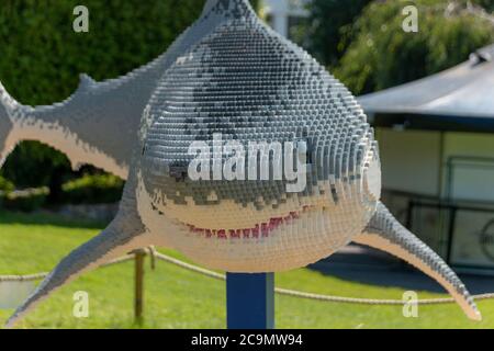 Bristol-August-2020-England- EIN großer weißer Hai aus lego im Zoo von Bristol Stockfoto