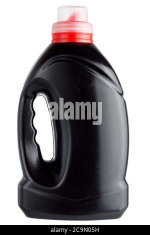 Schwarze Plastikflasche, Kanister mit dem Griff der schwarzen Farbe mit einer rot gemessenen Abdeckung isoliert auf weißem Hintergrund. Stockfoto