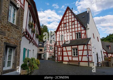 Monreal, Deutschland - 11. Juli 2020: Marktplatz im historischen Dorf Stockfoto