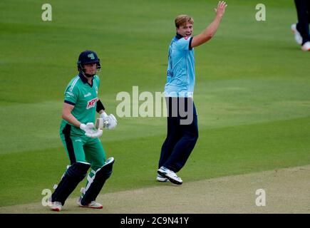 Englands David Willey (rechts) feiert das Wicket von Irlands Gareth Delany während des zweiten One Day International der Royal London Series im Ageas Bowl, Southampton. Stockfoto