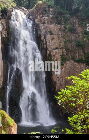 Haew-Narok-Wasserfall im Khao-Yai-Nationalpark, Provinz Nakhon Nayok, Thailand. Stockfoto