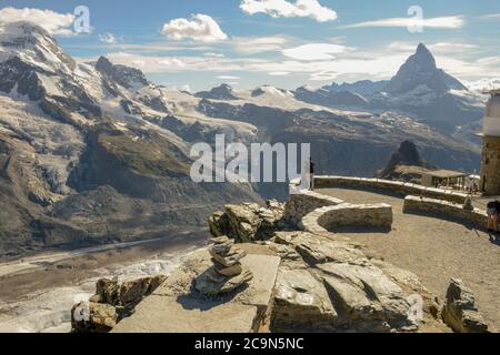 Zermatt, Schweiz - 19. Juli 2020: Der Gipfel des Gornergrat über Zermatt auf den Schweizer alpen Stockfoto