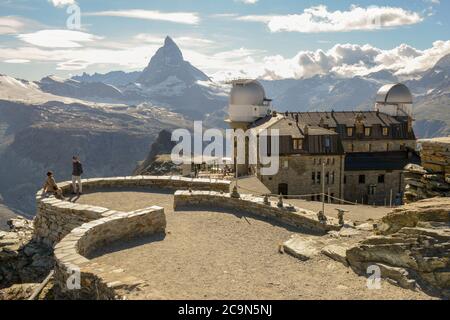 Zermatt, Schweiz - 19. Juli 2020: Der Gipfel des Gornergrat über Zermatt auf den Schweizer alpen Stockfoto