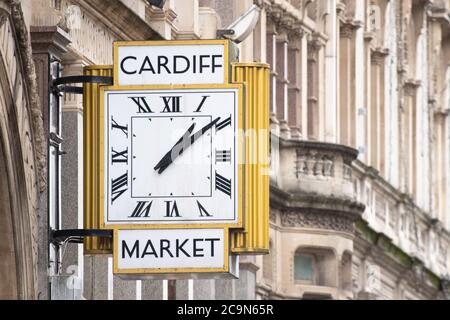 Eine Nahaufnahme des Cardiff Market-Zeichens in Cardiff, Vereinigtes Königreich, Vereinigtes Königreich. Stockfoto