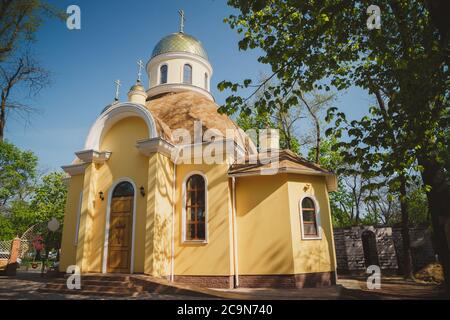 ODESSA, UKRAINE - 1. MAI 2015: Ukrainisch-orthodoxe christliche Kirche der Heiligen Luka und große Märtyrerin Valentina Stockfoto