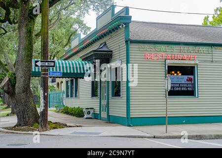 New Orleans, Louisiana/USA - 25. Juli 2020: Pascal's Manale Restaurant an der Napoleon Avenue Stockfoto