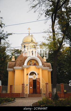 ODESSA, UKRAINE - 17. OKTOBER 2015: Ukrainische orthodoxe christliche Kirche der Heiligen Luka und große Märtyrerin Valentina Stockfoto