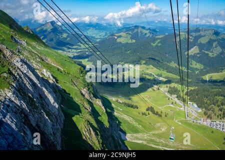 Seilweg von der Schwaegalp zum Gipfel des Saentis in der Schweiz Stockfoto
