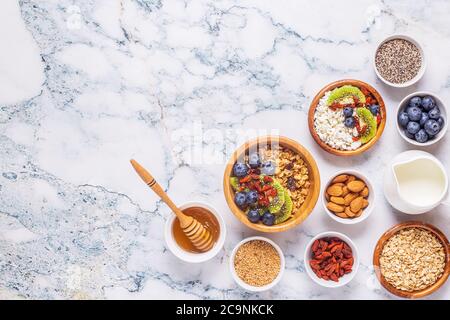 Gesunde Frühstückssinhaltsstoffe, Draufsicht, Kopierplatz. Stockfoto