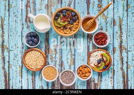 Gesunde Frühstückssinhaltsstoffe, Draufsicht, Kopierplatz. Stockfoto