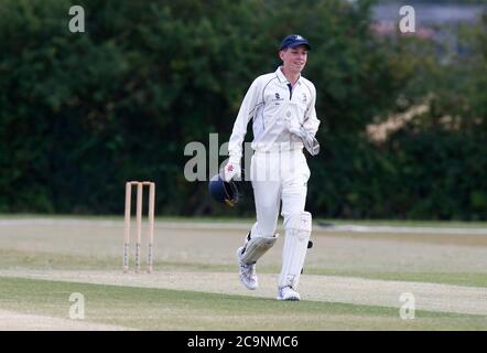BILLERICAY, Vereinigtes Königreich, AUGUST 01:Oscar Harmer von Billericay CC während Shepherd Neame Essex Cricket League Gooch Division zwischen Billericay CC und Sheffield CC im Toby Howe Cricket Club, Billericay am 01.August 2020 Credit: Action Foto Sport/Alamy Live News Stockfoto