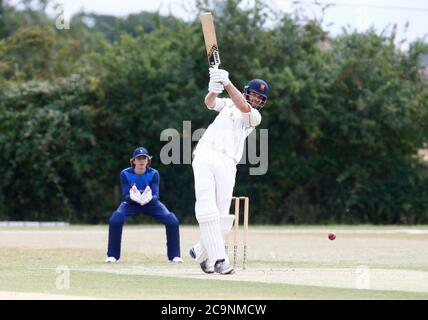 BILLERICAY, Vereinigtes Königreich, AUGUST 01: Paul Walter von Billericay CC während Shepherd Neame Essex Cricket League Gooch Division zwischen Billericay CC und Sheffield CC im Toby Howe Cricket Club, Billericay am 01.August 2020 Credit: Action Foto Sport/Alamy Live News Stockfoto