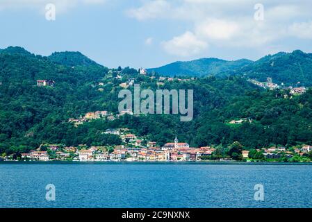 Ortasee und die Gemeinde Pella, Region Novara, Italien Stockfoto