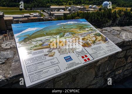 Schild an ONERA französisches Luftfahrtforschungszentrum, Windkanäle, in Avrieux, Modane, Maurienne-Tal, Frankreich Stockfoto