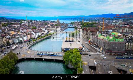 Flug über die Limmat in Zürich Schweiz Stockfoto