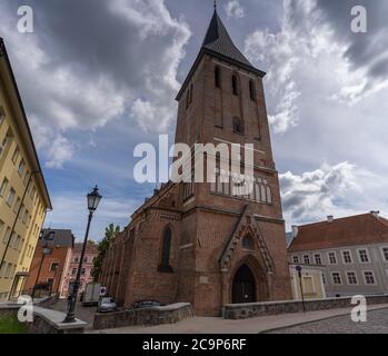 St. John's Church, Tartu, eine Backsteingotische lutherische Kirche, eines der Top-Wahrzeichen der Stadt Tartu, Estland. Es ist Johannes dem Täufer gewidmet. Stockfoto