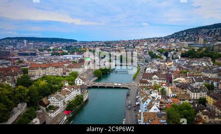 Atemberaubende Luftaufnahme über die Stadt Zürich in der Schweiz Stockfoto