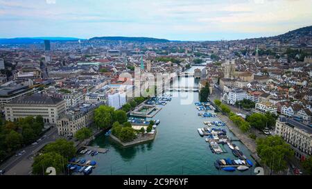 Atemberaubende Luftaufnahme über die Stadt Zürich in der Schweiz Stockfoto