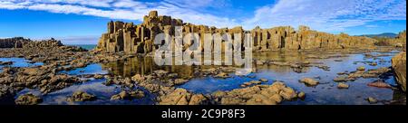 Panorama von Basaltgesteinsformationen und Felsformationen im Bombo Headland Steinbruch, Küste von New South Wales, Australien Stockfoto