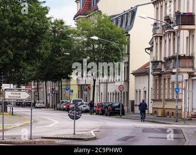 Potsdam, Deutschland. Juli 2020. Ein Radfahrer fährt auf der Großbeerenstraße in Richtung Waldstadt/Medienstadt Babelsberg. Quelle: Soeren Stache/dpa-Zentralbild/ZB/dpa/Alamy Live News Stockfoto