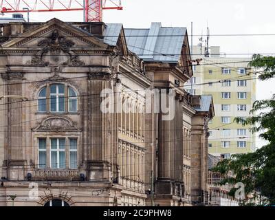 Potsdam, Deutschland. Juli 2020. Das Hauptpostamt in der Innenstadt von Potsdam befindet sich auf der südöstlichen Seite des Platzes Platz der Einheit. Kaiser Wilhelm II. Weihte das neobarocke Gebäude am 10. März 1900 ein. Der Gebäudekomplex wurde während der Bombardierung von Potsdam schwer beschädigt, wurde aber in den 1950er Jahren wieder aufgebaut und als Hauptpostamt genutzt. Quelle: Soeren Stache/dpa-Zentralbild/ZB/dpa/Alamy Live News Stockfoto