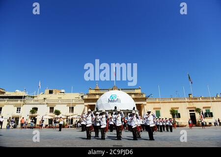 Wachwechsel auf dem St. George Platz in Valletta, Malta. Stockfoto