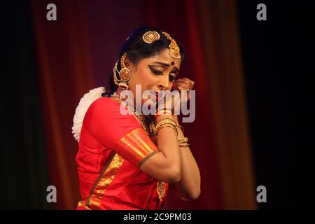 Wunderschöne bharatanatyam Tänzerin Stockfoto