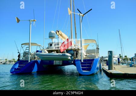 Port Denarau, Fidschi, August 2019. Yachten an der Port Denarau Marina, bereit, tropische Inseln der Westlichen Division von Fidschi zu erkunden. Stockfoto