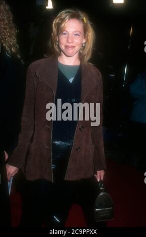 Westwood, Kalifornien, USA 26. Februar 1996 eine Schauspielerin besucht 20th Century Fox' 'Down Periscope' Premiere am 26. Februar 1996 im Mann's Village Theater in Westwood, Kalifornien, USA. Foto von Barry King/Alamy Stockfoto Stockfoto